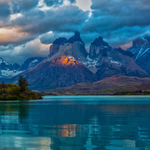 Explore The Majestic Beauty Of Nature With An Ipad Wallpaper