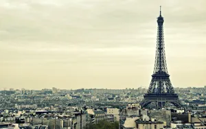Explore The Wonders Of Paris Wallpaper