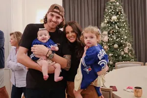 Family Photo Of American Baseballer Kevin Gausman Wallpaper