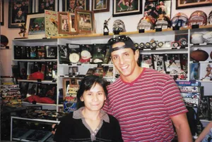 Fan Meetingwith Sports Enthusiast Wallpaper