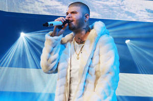 Farruko Wearing Soft Furry Jacket Wallpaper