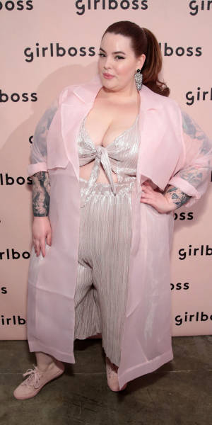 Fat Person Tess Holiday Silver And Pink Wallpaper