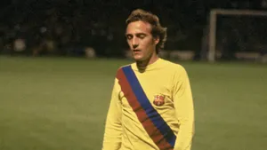 Fc Barcelona Johan Cruyff Closed Eyes Wallpaper