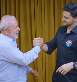 Felipe Neto Handshake Wallpaper