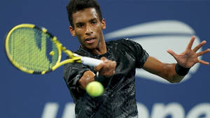 Felix Auger Aliassime Focused On Receiving Wallpaper