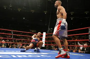 Felix Trinidad Seen Being Knocked Down Wallpaper