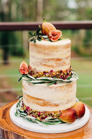 Fig And Champagne Wedding Cake Wallpaper