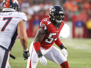 Focused Linebacker Readyfor Action Wallpaper