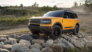 Ford Bronco Contrasting Black And Yellow Wallpaper