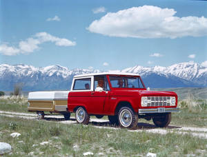 Ford Bronco Red And White Wagon Wallpaper