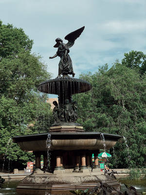 Fountain Statue In Central Park Wallpaper