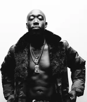 Freddie Gibbs Blackand White Portrait Wallpaper