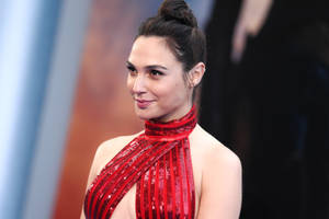 Gal Gadot At Wonder Woman Premiere Wallpaper