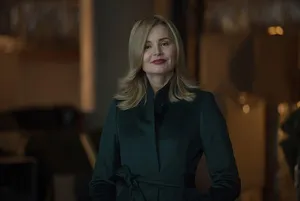 Geena Davis As A Blonde Cowgirl Wallpaper