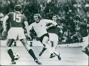 German Football Player Günter Netzer 1972 Wallpaper