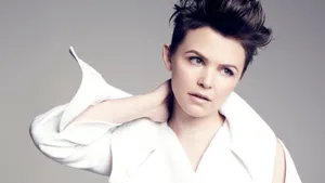 Ginnifer Goodwin Radiant In Red Wallpaper