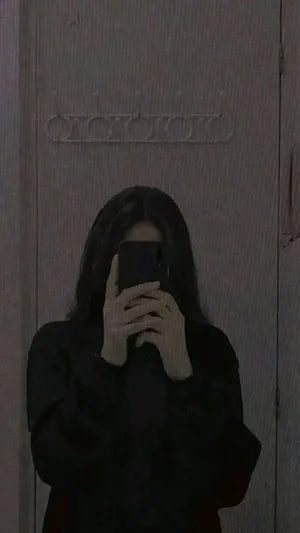 Girl In All-black Outfit Pfp Aesthetic Wallpaper