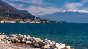 Glacier View In Lago Di Garda Wallpaper