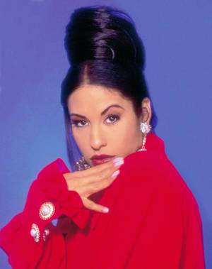 Glamorous Selena Quintanilla Wallpaper