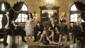 Gossip Girl In Classy Living Room Wallpaper