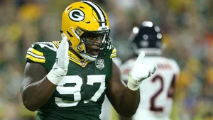 Green Bay Packers Kenny Clark Versus Chicago Bears Wallpaper