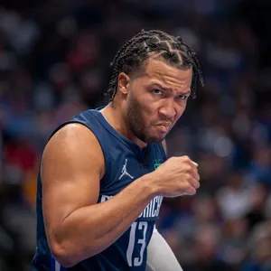 Guard Number 13 Jalen Brunson Wallpaper