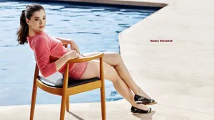 Hailee Steinfeld American Model Wallpaper