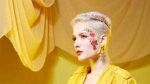Halsey Blonde And Yellow Wallpaper