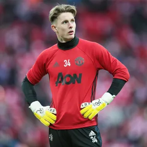 Hands On Hips Dean Henderson Wallpaper