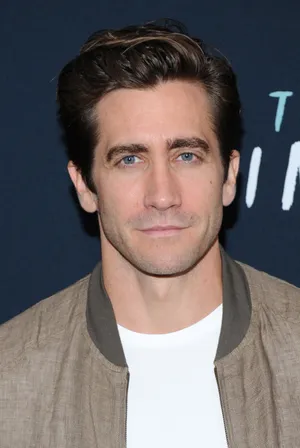 Handsome Actor Jake Gyllenhaal Wallpaper