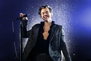 Harry Styles Laptop Smiling Mic Wallpaper