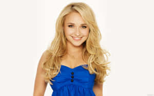 Hayden Panettiere Stunning Pose Wallpaper