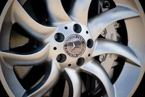 Hd Mercedes Nine Spoke Wheels Wallpaper