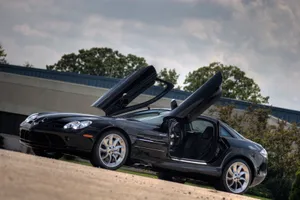 Hd Mercedes With Sleek Body Design Wallpaper