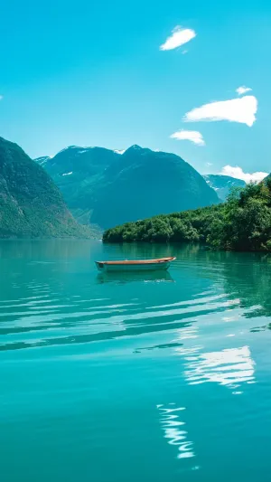 Hd Nature Phone Boat In Sea Wallpaper