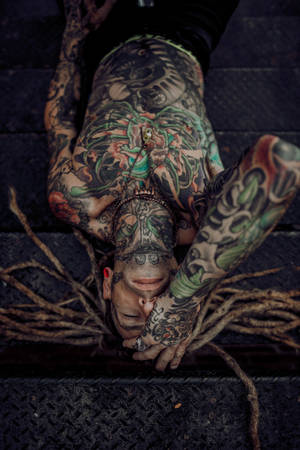 Hd Tattoo Man On Stairs Wallpaper