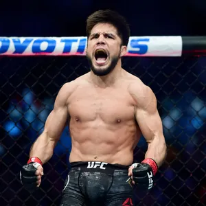 Henry Cejudo Winning Ufc Flyweight Title 2019 Wallpaper