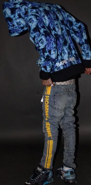 Herencia De Patrones Member In Blue Hoodie Wallpaper