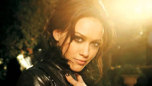 Hilary Duff Brown Hair Black Nails Wallpaper