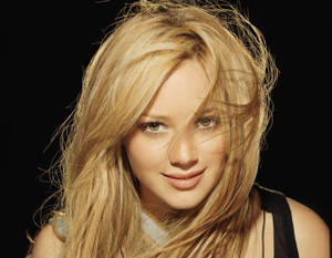 Hilary Duff With Black Backdrop Wallpaper