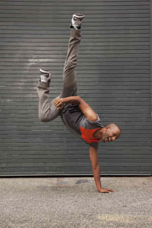 Hip Hop Dancer Freeze Pose Wallpaper