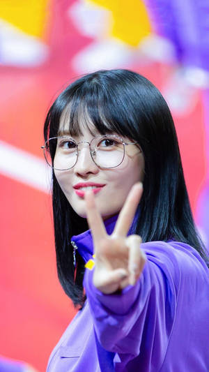 Hirai Momo With Eyeglasses Wallpaper