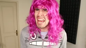 Holasoygerman Wearing Pink Wig Wallpaper