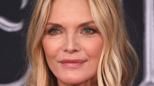 Hollywood American Actress Michelle Pfeiffer Wallpaper