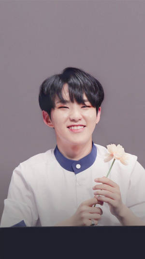 Hoshi At A Fan Signing Event Wallpaper