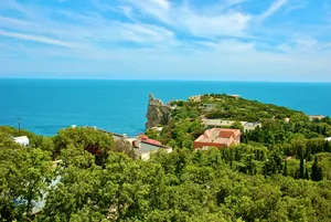 House Overlooking Yalta Waters Wallpaper