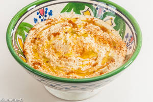 Hummus In Green And White Bowl Wallpaper