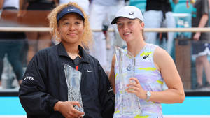 Iga Swiatek And Naomi Osaka Wallpaper