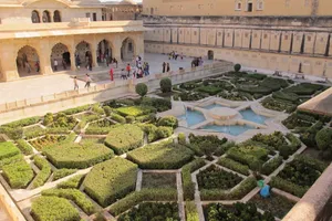 Incredible Design Of Amer Fort's Garden Wallpaper