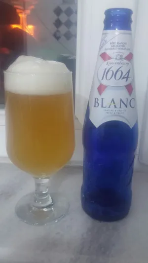 Indoor Kronenbourg Blanc Wallpaper